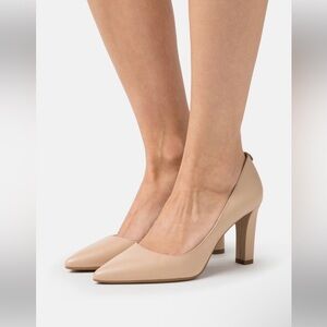 MICHAEL Michael Kors Leather Beige/Tan/Camel Pumps, Size 6